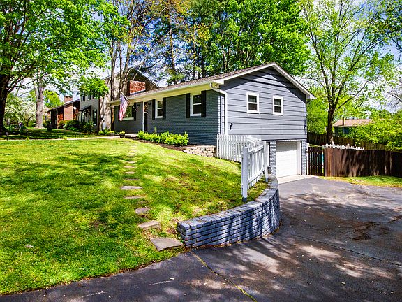 3rd image of 10904 Dineen Dr