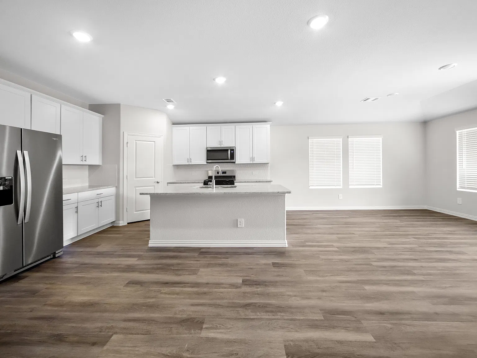 4 bed, 2059 sqft, $2,400 — Photo 3