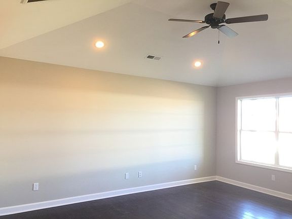 5th image of 521 S Abbey Way