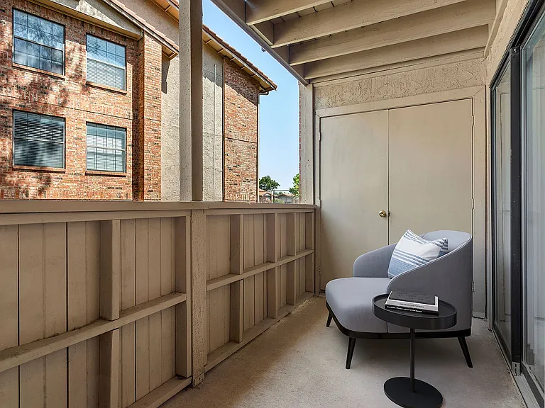 C242360_CallowayLasColinas_1B1B_Balcony_03_VS_1