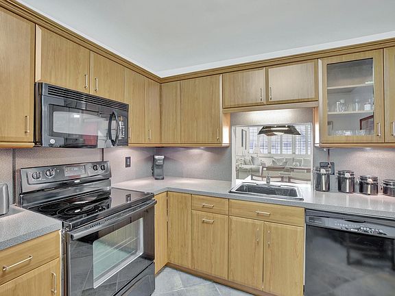 4th image of 1170 N Federal Highway #208