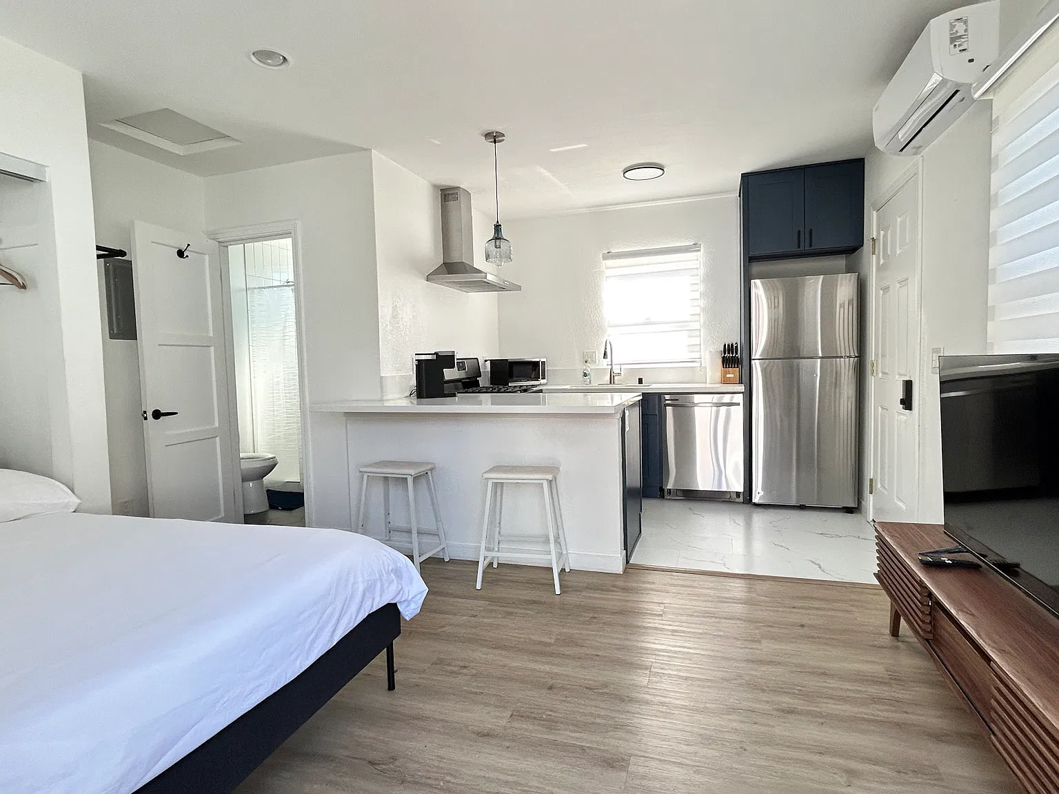 1704-1732 N Sierra Bonita Ave — Photo 4