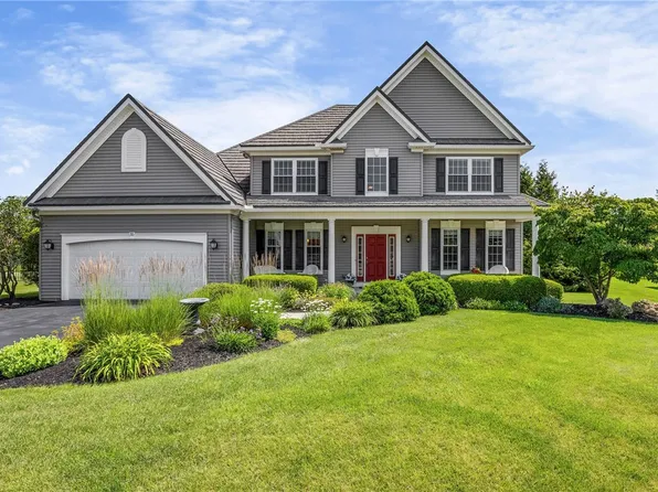 35 Black Cedar Dr, Rochester, NY 14624