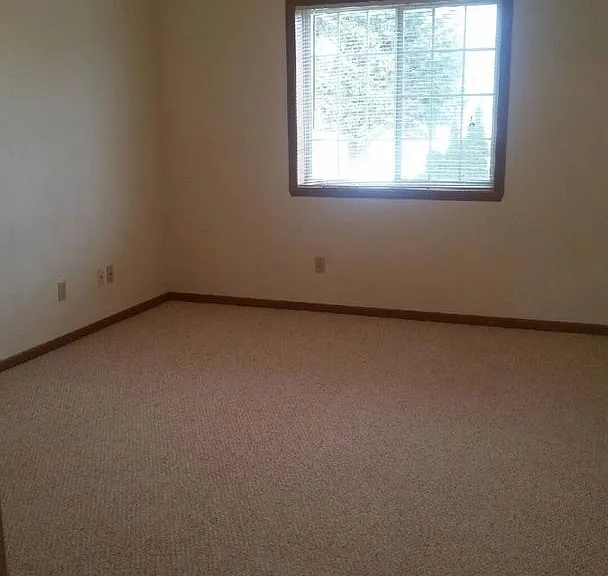 375 Main St — Photo 7