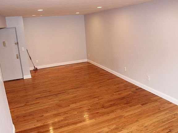 3rd image of 8020 138th St APT 2C
