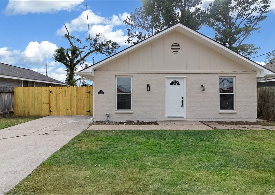 1st image of 2717 Corinne Dr