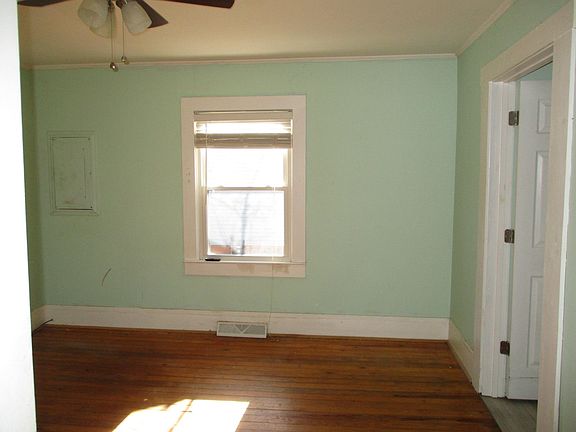 4th image of 21 Brooks Ave