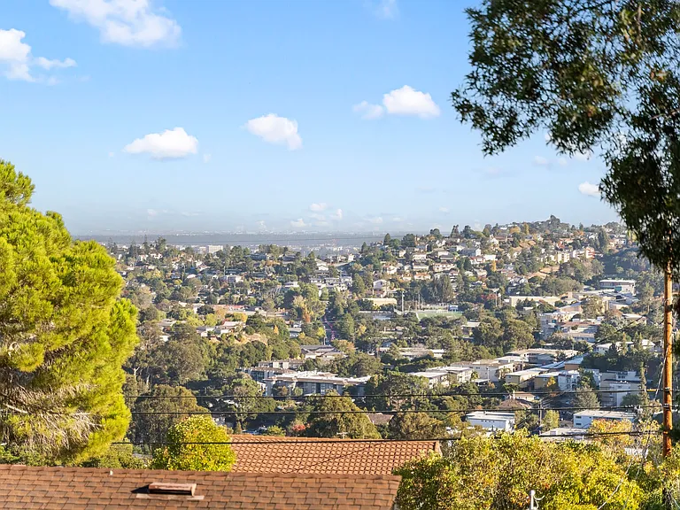 2611 Ponce Ave — Photo 34