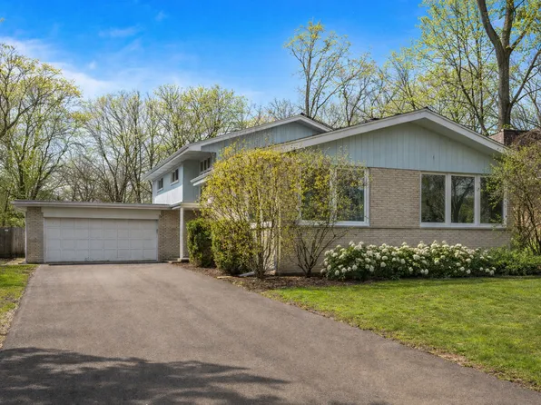 161 E Stone Ave, Lake Forest, IL 60045