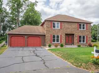 1 Hampden Pl, Windsor, CT 06095