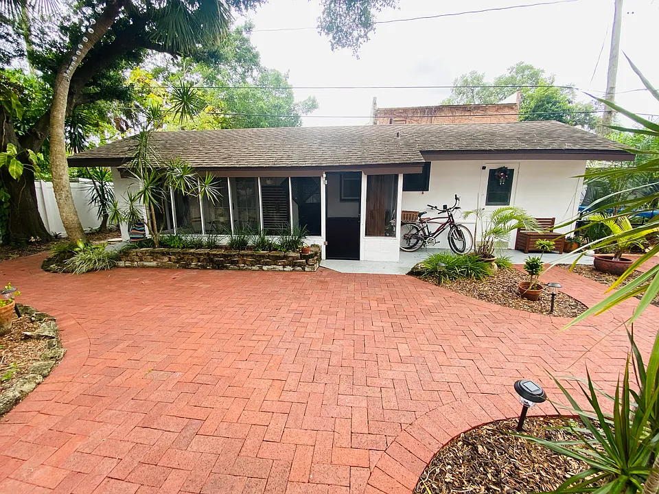 21 S Fernwood Dr