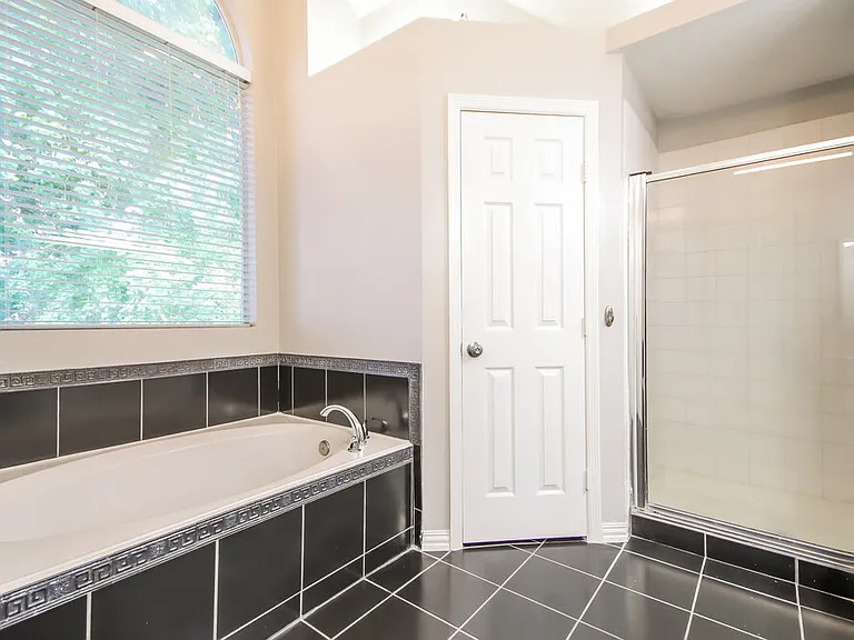 20914 Lake Park Trl — Photo 12
