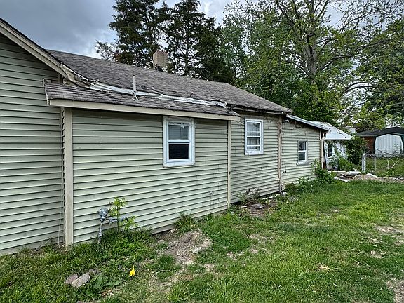 3rd image of 304 E Franklin St