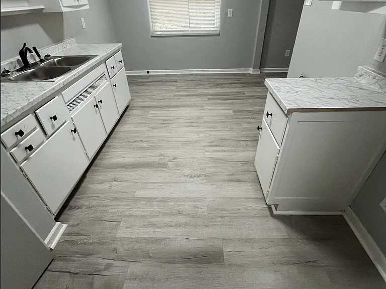 907 Wheatley Ave — Photo 2