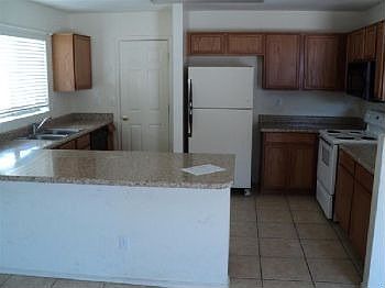 2nd image of 3339 W La Salle St