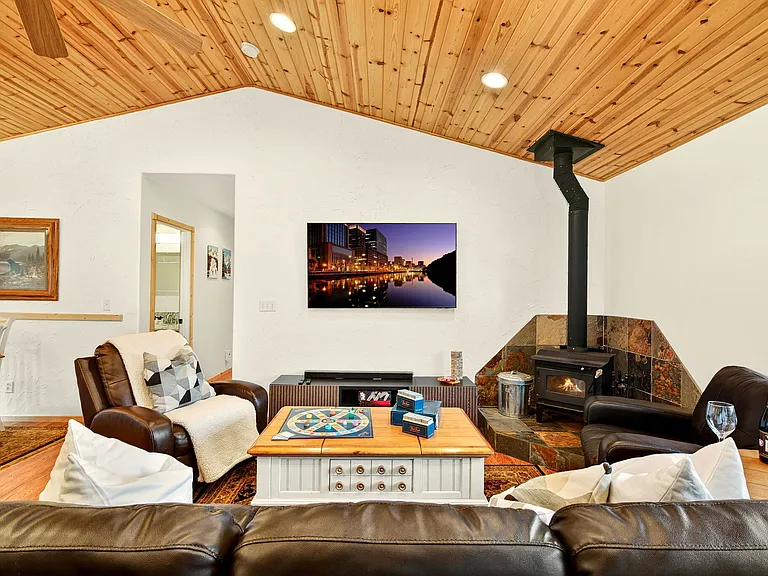 2089 Shady Ln — Photo 3