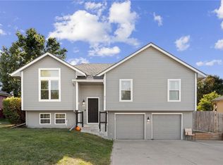 811 E 14th St, Kearney, MO 64060