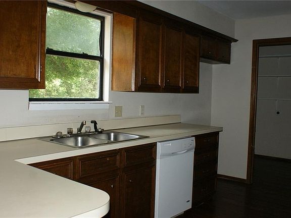 2nd image of 2613 W Sycamore Ave