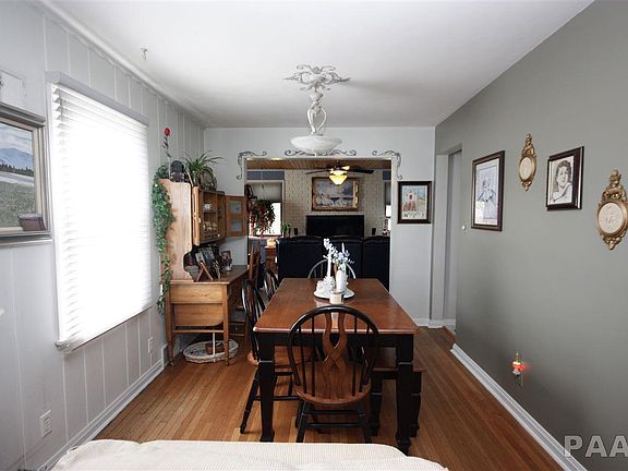 5th image of 126 W Clara Ave