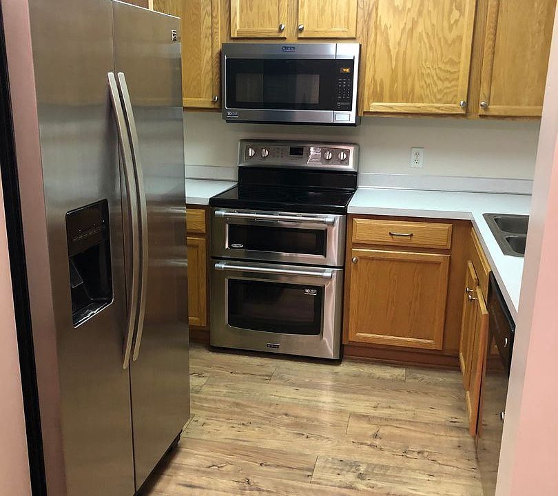 1st image of 2991 Village Ln