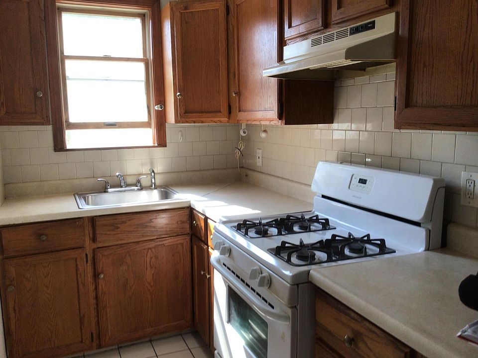 2nd image of 83 California Ave Floor 1