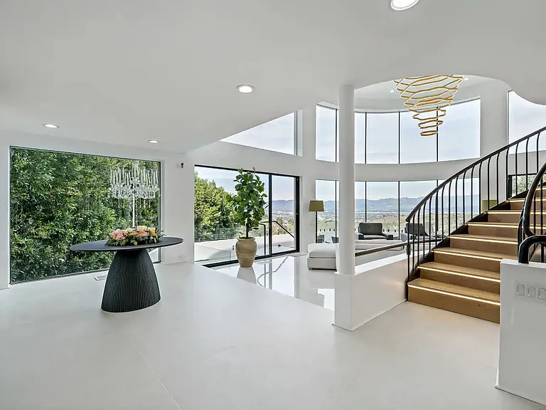 15105 Mulholland Dr — Photo 27