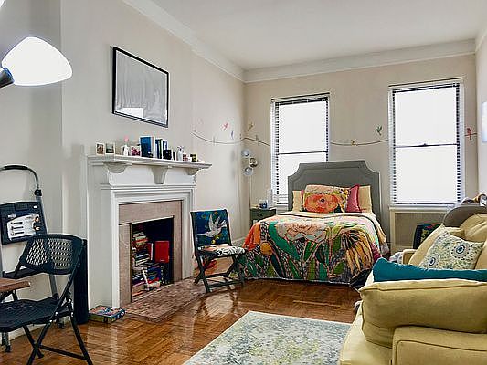 5th image of 17 W 76th St APT 4C