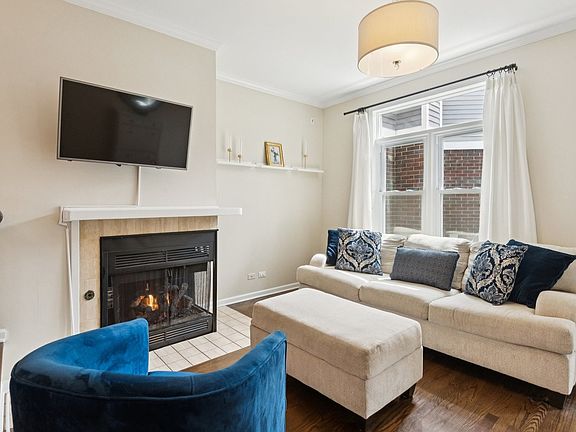 5th image of 3315 N Racine Ave #D