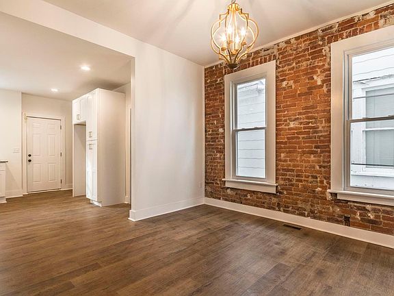 3rd image of 207 Avondale Ave #207