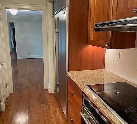 5th image of 309 Yoakum Pkwy APT 1801