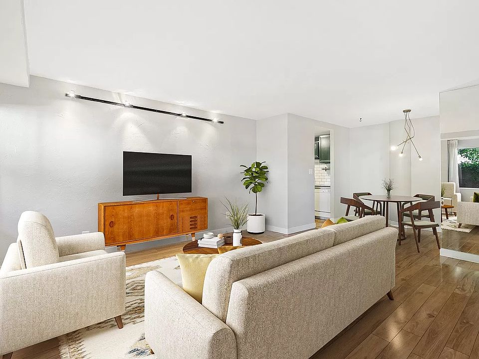 Virtually staged furniture