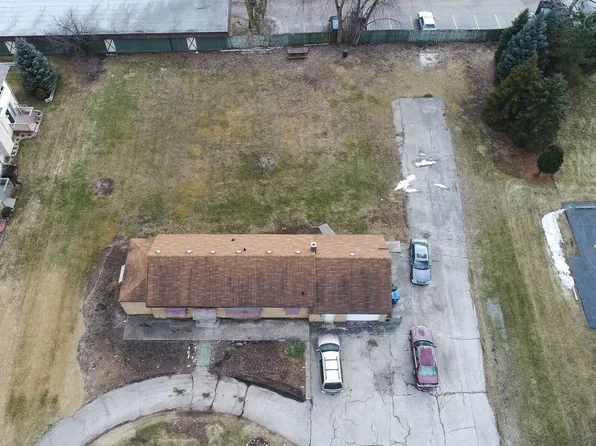9037 W 111th St, Palos Hills, IL 60465
