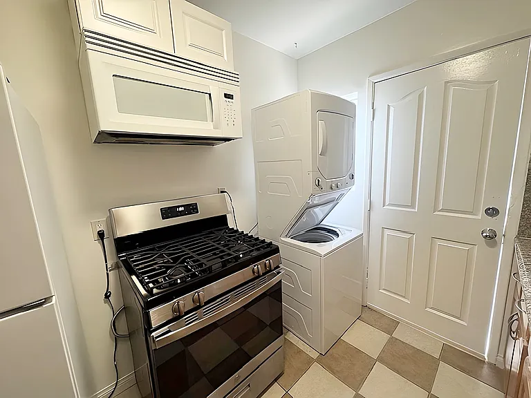 5571 Margaret Ave — Photo 5