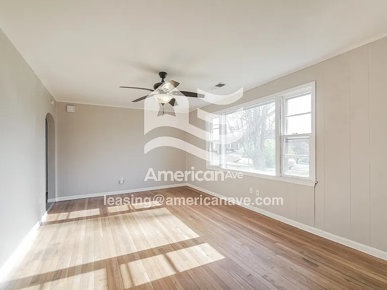 540678_003_living_room_13647511.jpg