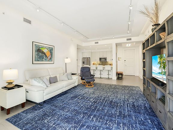 4th image of 1035 3rd Ave S Unit 215