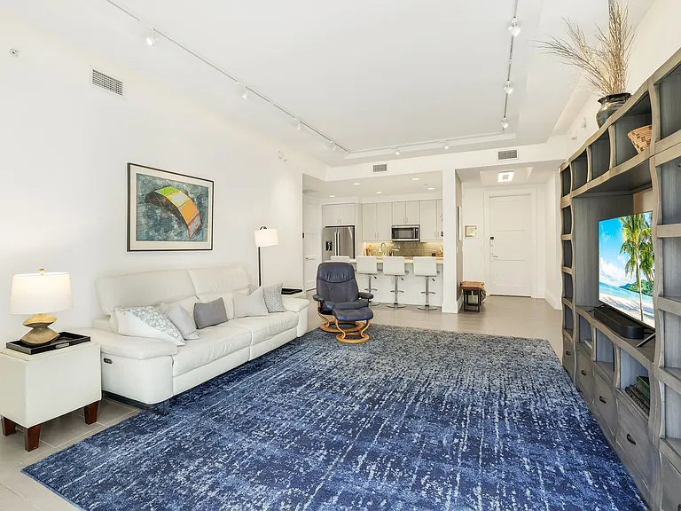 1035 3rd Ave S #215 — Photo 4