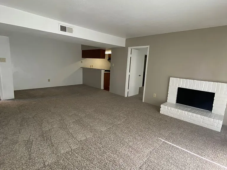 Emerald Cove Apartments — Photo 112