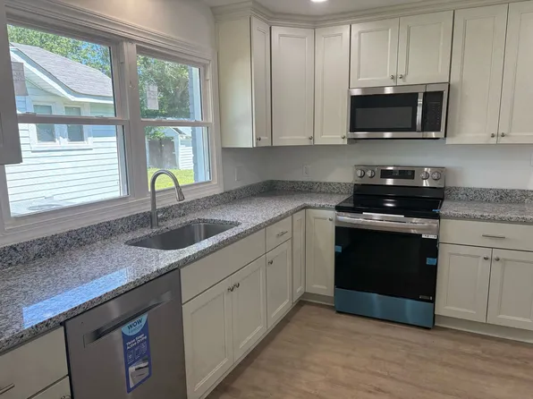 38 W Sherwood Ave, Hampton, VA 23663