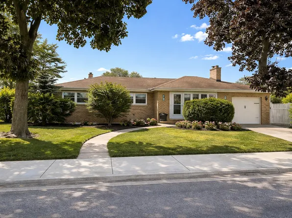 5500 Harvard Ter, Skokie, IL 60077