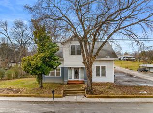 222 E Meeting St, Dandridge, TN 37725