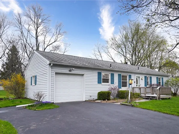 94 Tomahawk Trl, Henrietta, NY 14467