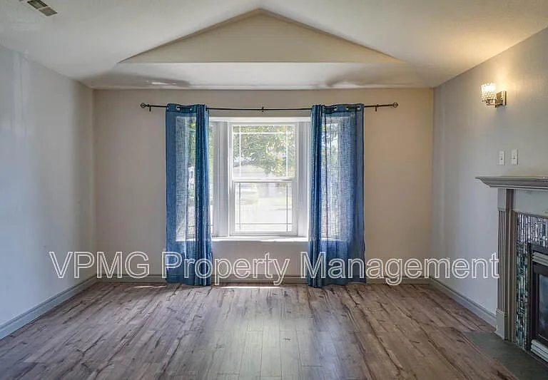 16404 NE 67th St — Photo 6