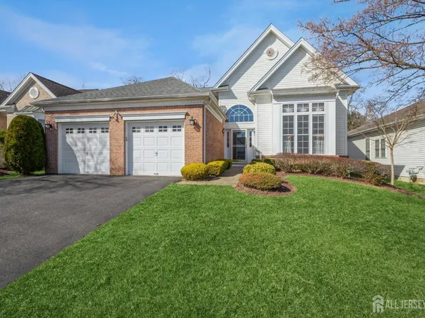 42 Turnberry Dr, Monroe Township, NJ 08831
