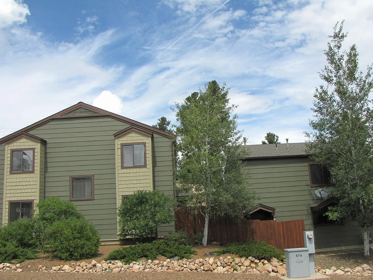 3 bed, 2.5 bath, 1385 sqft, $2,600 — Photo 3