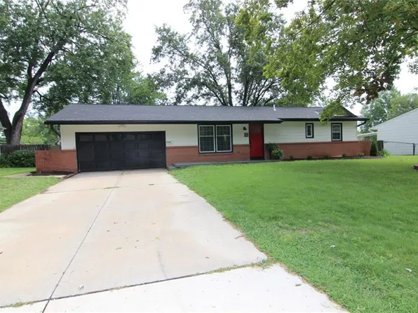 9241 Woodward St, Overland Park, KS 66212