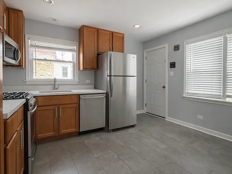 4259 N Narragansett Ave — Photo 2