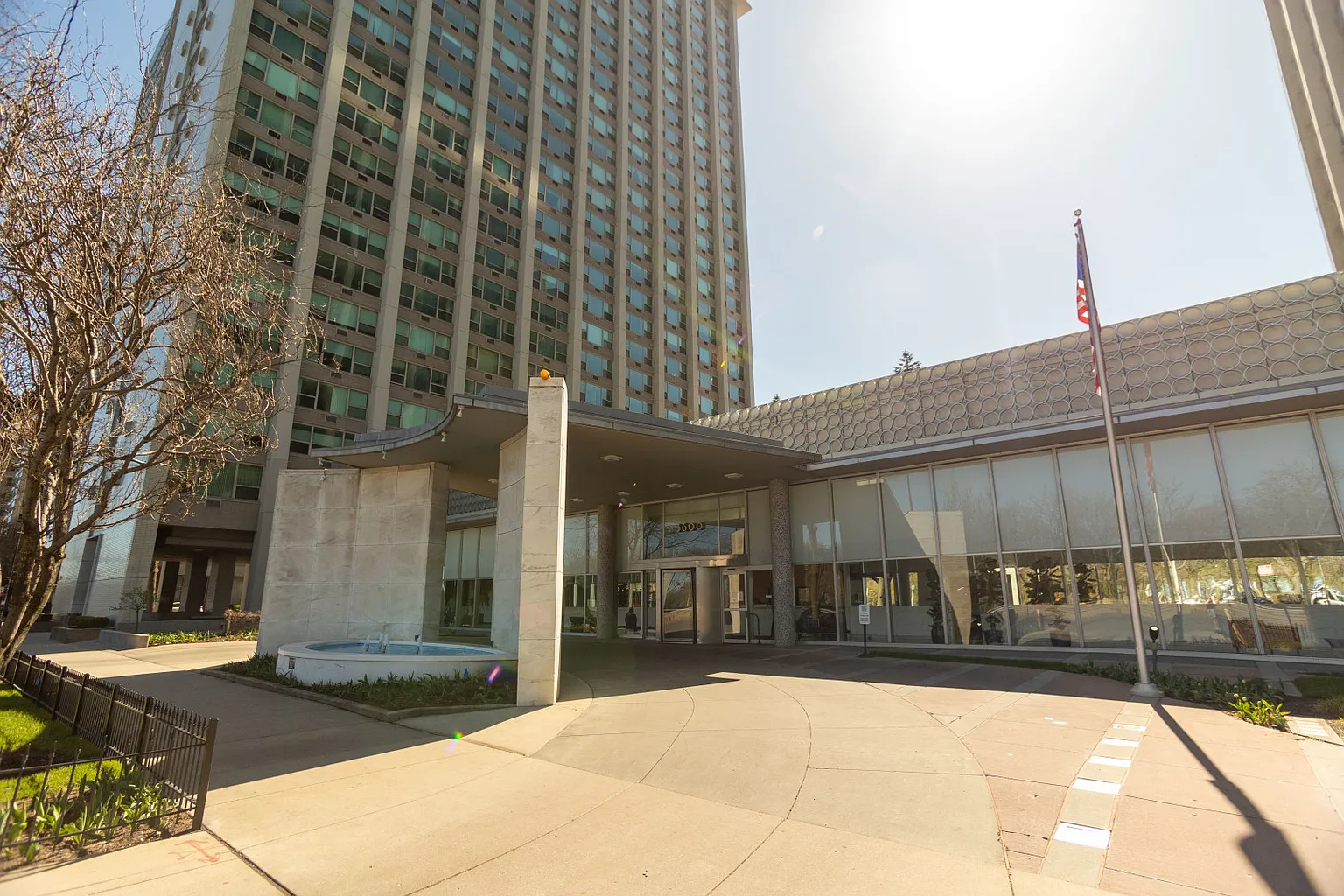 3600 N Lake Shore Dr APT 1424 photo 1