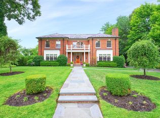 11 The Rdg, Manhasset, NY 11030