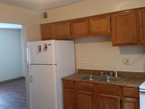 2nd image of 2815 Parallel Pkwy APT 3