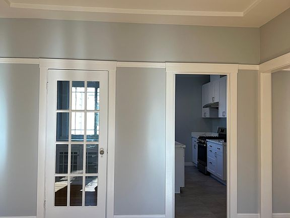 4th image of 3725 California St APT 4